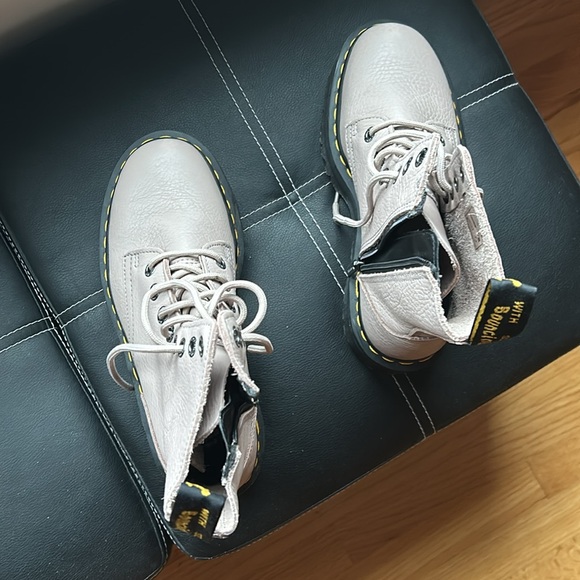 Dr. Martens Jadon III women’s size 8 - Picture 15 of 15